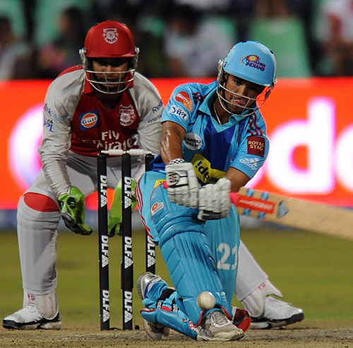 Jean-Paul Duminy stroked a composed 59 but failed to prevent Kings XI Punjab from clinching a narrow three-run win against Mumbai Indians in Durban