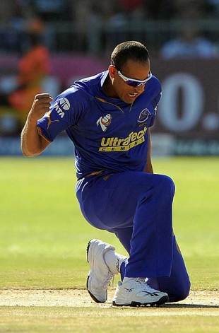 Yusuf Pathan struck with his tidy spin once again, Deccan Chargers v Rajasthan Royals, IPL, 25th match, Port Elizabeth, May 2, 2009