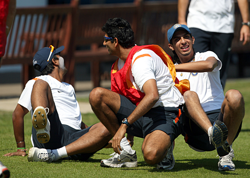 Pragyan Ojha, Venkatesh Prasad and Ishant Sharma share a light moment during India's practice session