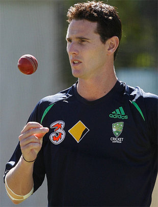 Shaun Tait focusses as he's back in the Test side, WACA, January 15, 2008